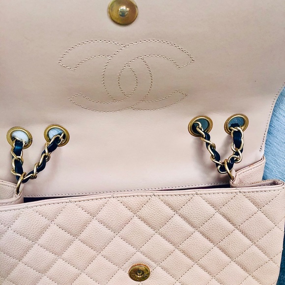 HOST PICK! 🔥⚡️Chanel Medium Two-Tone Filigree Bag - Picture 7 of 8